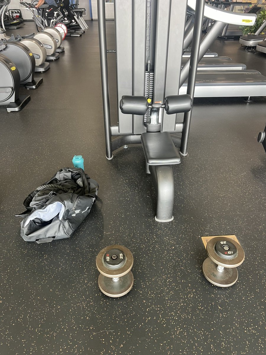 RandolphMacLEAN's tweet image. Saturday morning, gym time needed…back from Toronto late last night.  #gymtime #peanutbutter #reflectiontime