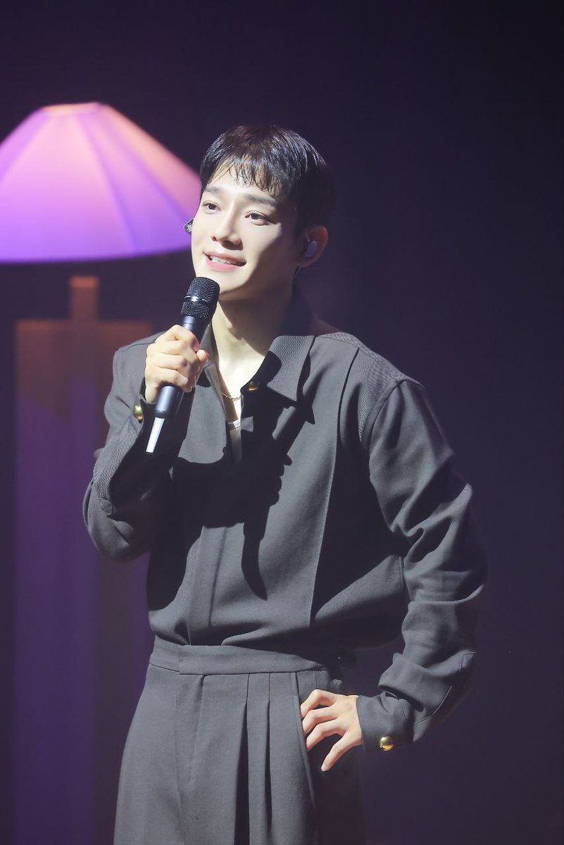 MahiExol5's tweet photo. اریز به کوری چشم هایب واسه چن قشنگمون هشتگ بزنین❤️❤️
#พฤจินี้เปิดประตูไปหาเฉิน 
#CHENinBKK 
#Beyond_the_DOOR_in_BANGKOK https://t.co/C8KUSBzuZc