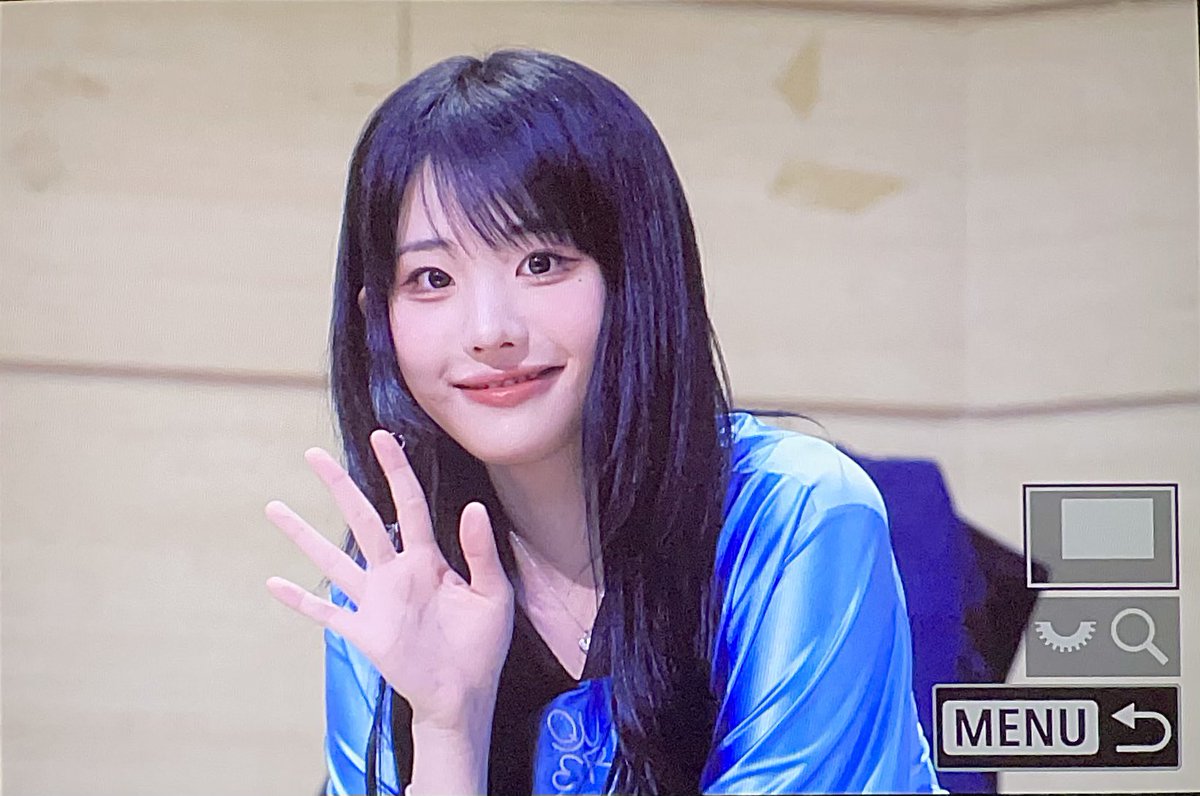 241102 디어마이뮤즈 대면 팬싸인회

수고해써 💙

#QWER #히나 #냥뇽녕냥 #Hina @hapycb https://t.co/RDVw6hyMbh