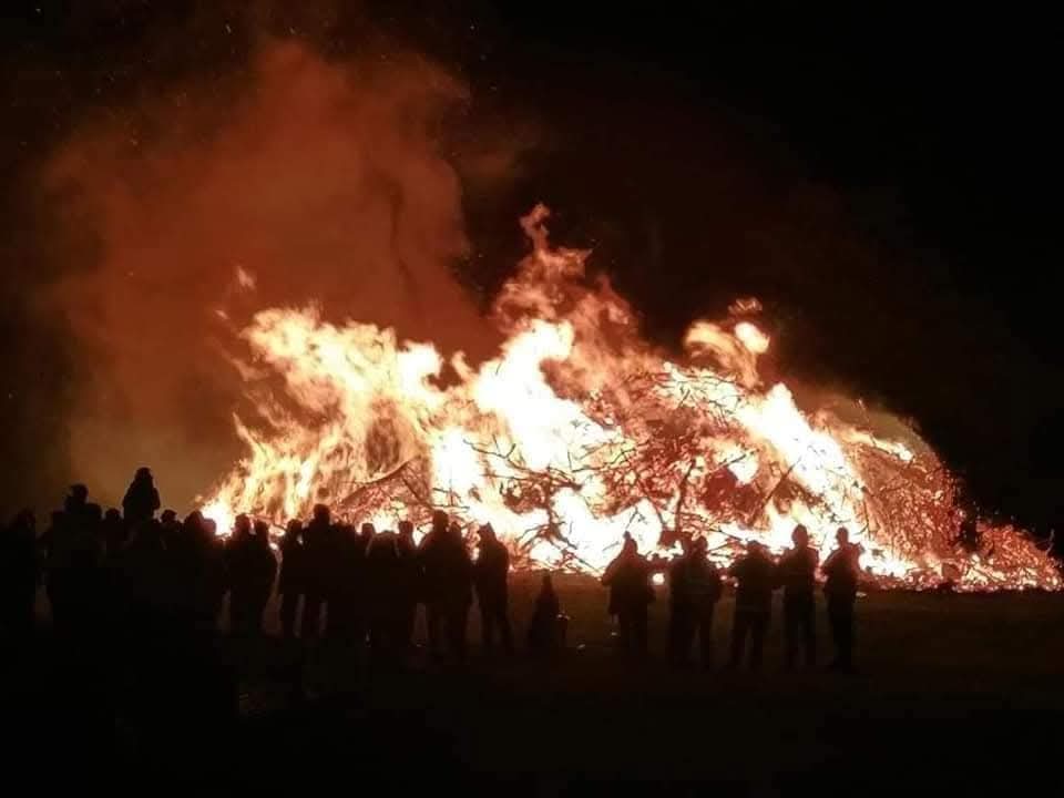 EdaleBonfire's tweet photo. Today's the day! 🔥🎆🍔🍺

See you all later for... ⤵️

#bonfire #bonfirenight #fireworks #edale #hopevalley #peakdistrict #derbyshire https://t.co/5Nk0nDzr52