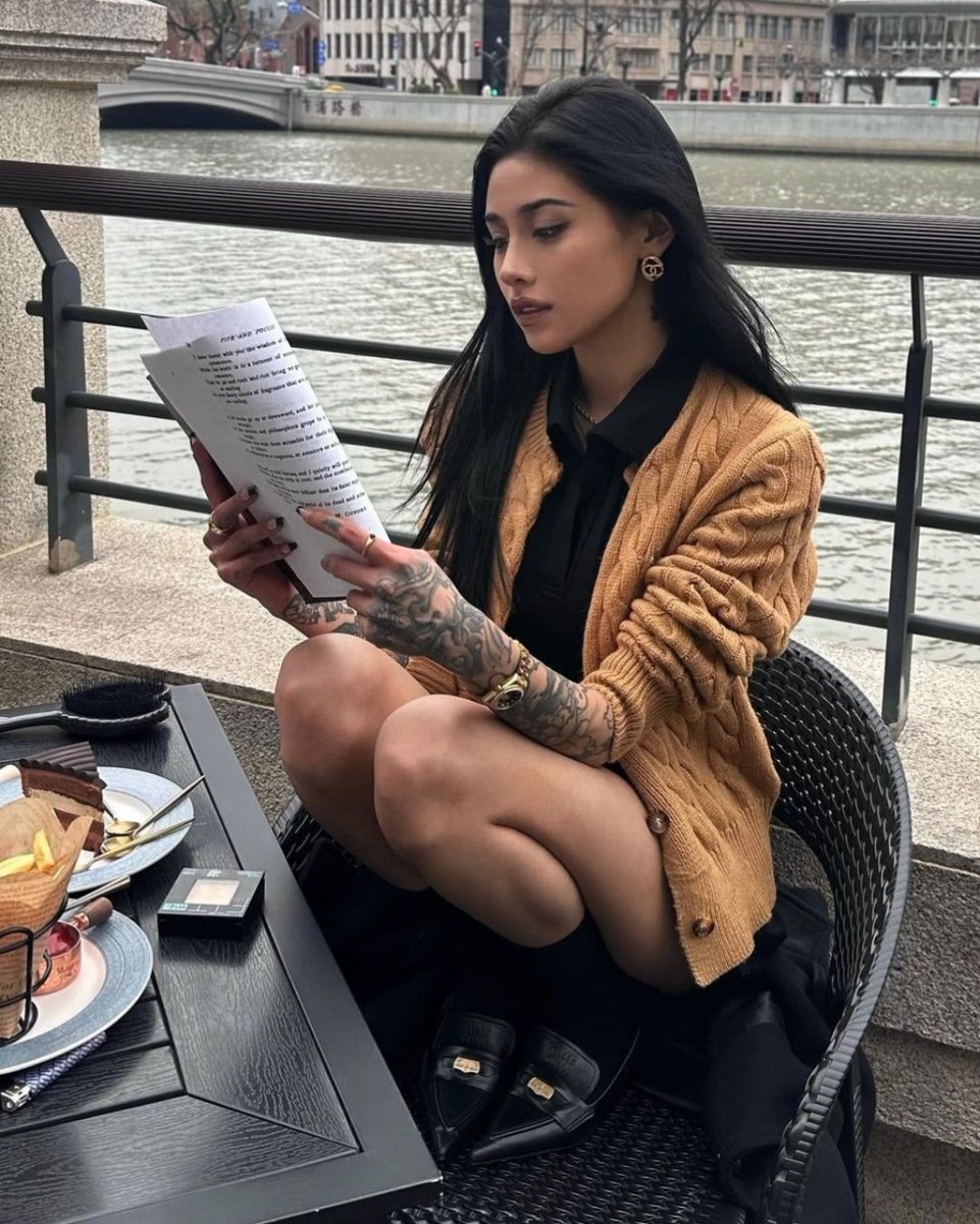 gemothv's tweet image. pov: We're on a date.