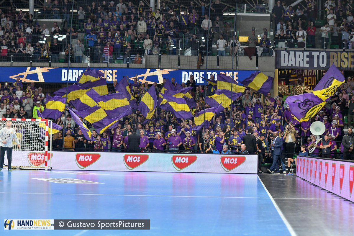 ultrhnantes's tweet photo. Retour en images sur Nantes x Barça, avant d'affronter Limoges ce dimanche.
https://t.co/qGpwoTxLDY

📷 ULTR'H NANTES, HBC Nantes, Gustavo SportsPictures

#handball #hbcnantes #nantes #wehfamily #peupleviolet #ultrh #supporters #lnh #nantais #hbcn #tifo https://t.co/I4Yg6SqAZb
