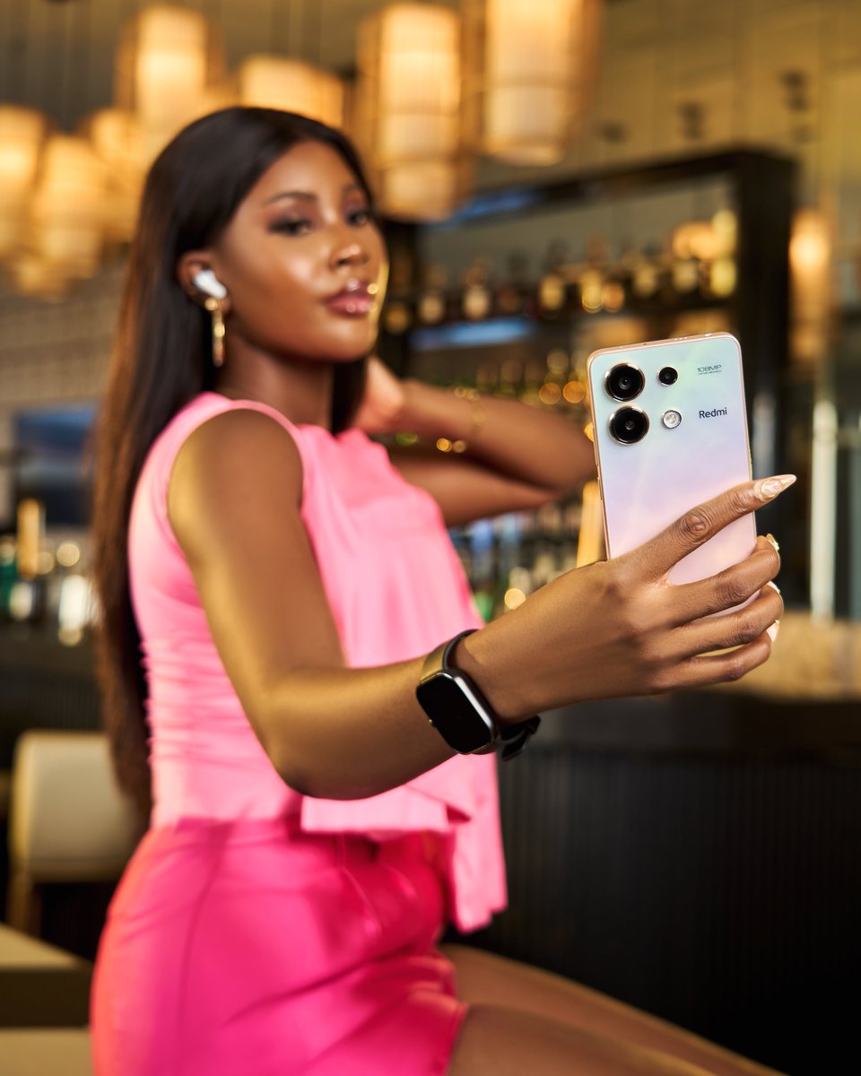 XiaomiGhana's tweet photo. Nothing says 'weekend ready' like the #RedmiNote13 in Ocean Sunset!✨ It’s time to unwind, capture beautiful memories, and enjoy the weekend vibes.📷 What are you waiting for? Get yours today! #RedmiNote13OceanSunset #EveryShotIconic https://t.co/es30xj0bE1