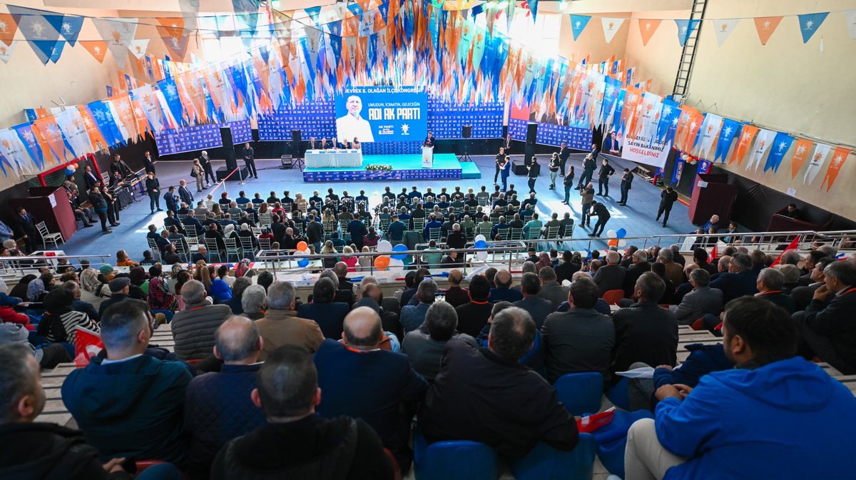 yilmaztunc's tweet image. 📍 Emeğin, alın terinin, kara elmasın şehri #Zonguldak’ın #Devrek ilçesindeyiz.

AK Parti Devrek 8. Olağan İlçe Kongremizi teşkilatımızın ve hemşehrilerimizin yoğun katılımıyla gerçekleştirdik.

Aziz milletimizden aldığımız güçle ülkemizi daha da kalkındırmak için her alanda