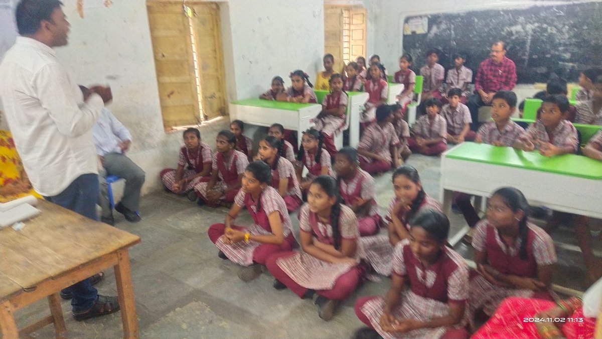 nalgondasheteam's tweet image. Nalgonda Dist She Team Conducted #Awareness Programme at ZPHS Melladuppalapalli Nalgonda and Library NSP Camp area Miryalguda for crime against women on 02-11-2024.
Cell 8712670235. 
@NalgondaCop @Shikhagoel_IPS @tg_womensafety #sheteams #state_police