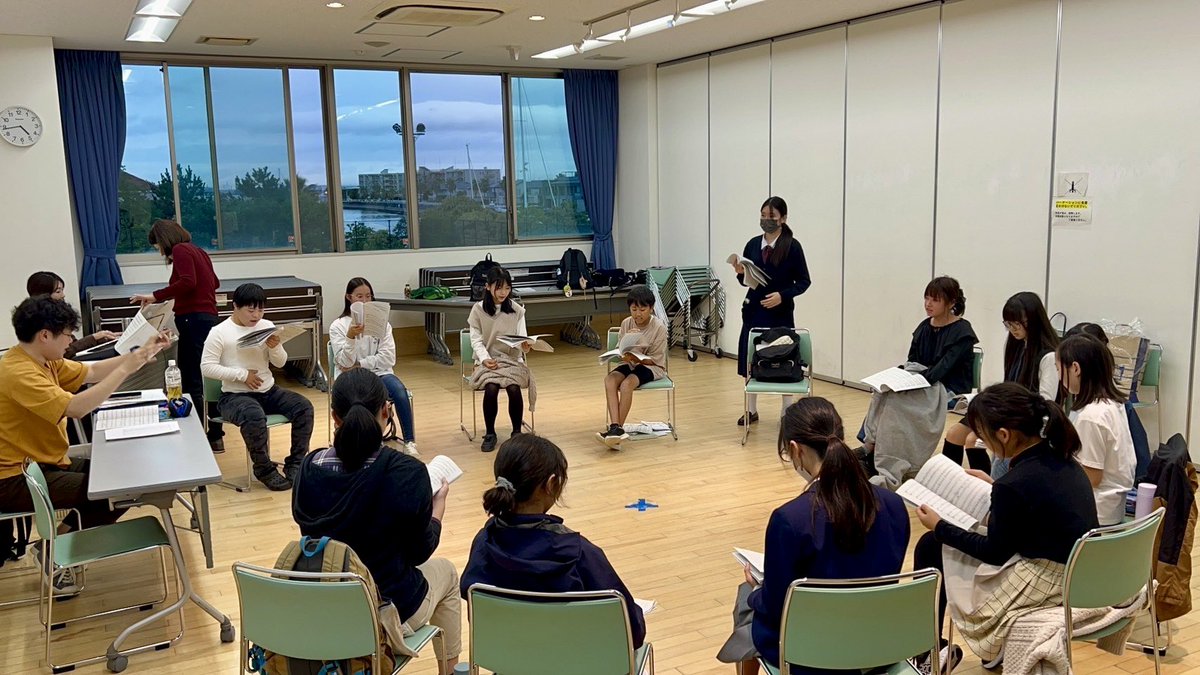 ashiyabgc's tweet photo. 今日はいつもとは違い潮芦屋交流センターで練習しました✨
定期演奏会も近づき練習にも気合いが入ってきましたね😱
来週は芦屋合唱祭です🎃
ぜひお越しください🙏
#芦屋少年少女合唱団 #芦屋 #合唱 #合唱団 #コーラス #習い事 #演奏会 #音楽 #団員募集 #芦屋ルナホール #ルナホール #ジブリ #トトロ https://t.co/PY2DztNcJz