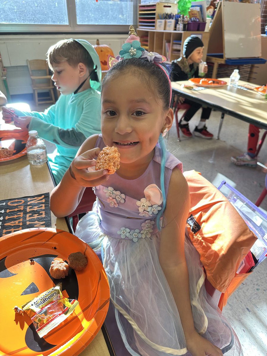 Room 102 hopes everyone had a fun and safe Halloween! 🎃 #RBBisBIA <a href="/rbpsEAGLES/">Red Bank Primary</a>