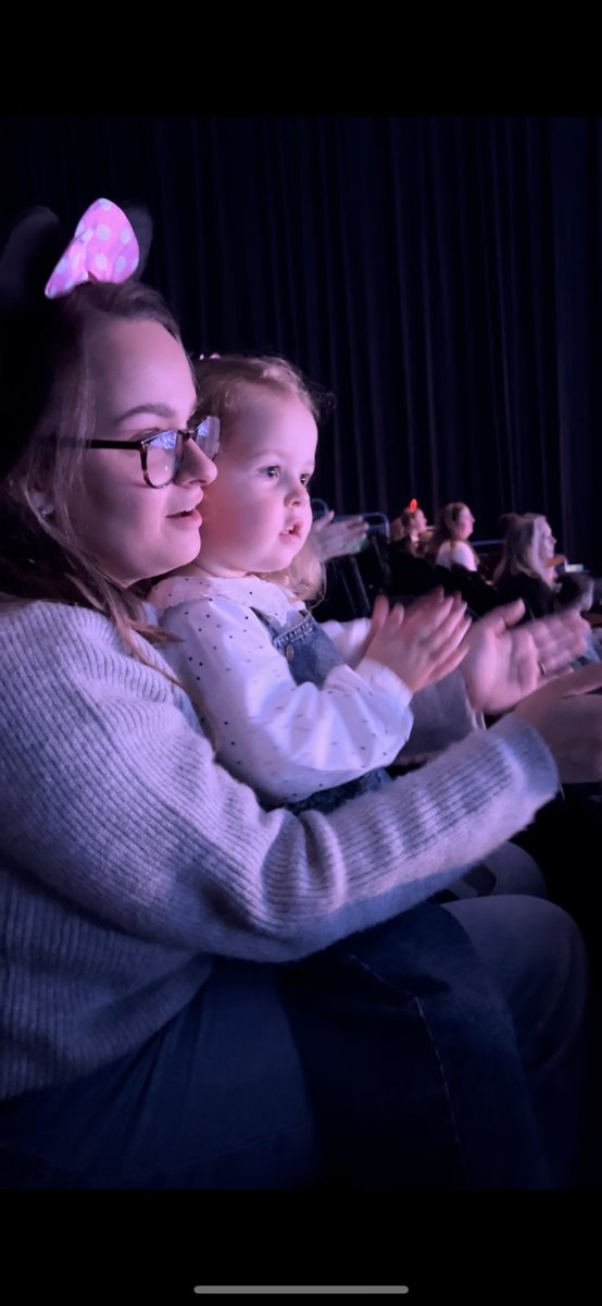 chloe_thomasX's tweet photo. #disneyonice https://t.co/icC6jLlRHa