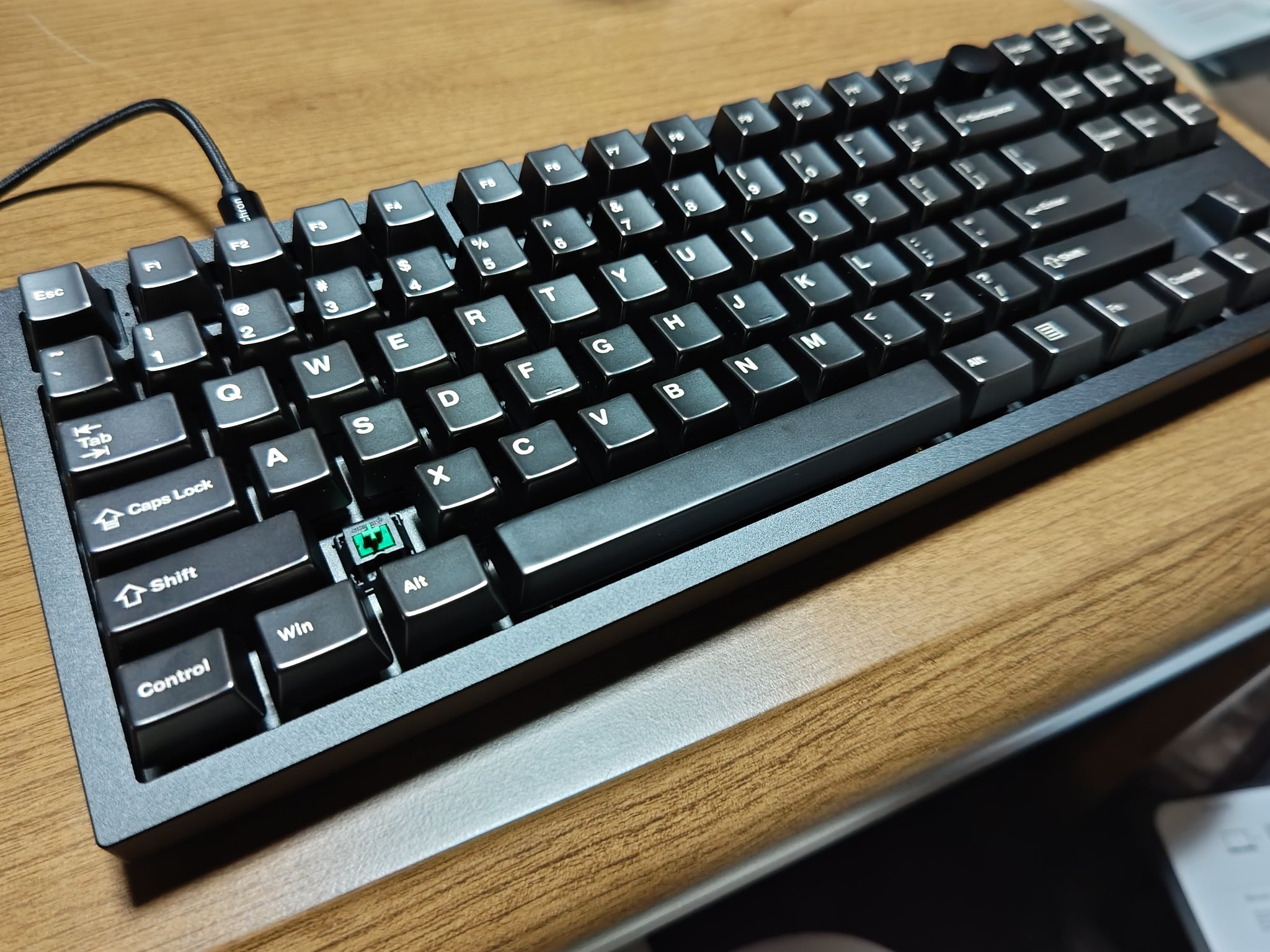 メタルキーキャップ 交換用メタルキーキャップの進化系、LEDがしっかり透ける透過型