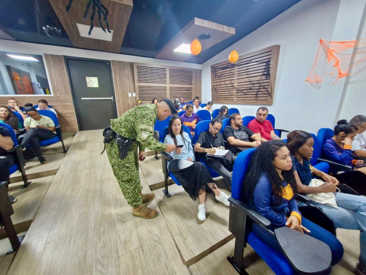 El GAULA Militar Tumaco de la #BRIM4 llevó a cabo una actividad de prevención contra la extorsión y el secuestro, brindando una capacitación sobre la campaña “Yo No Pago, Yo Denuncio” al personal de la Capitanía de Puerto y DIMAR del municipio de 📍Tumaco, Nariño. #SiempreFirmes