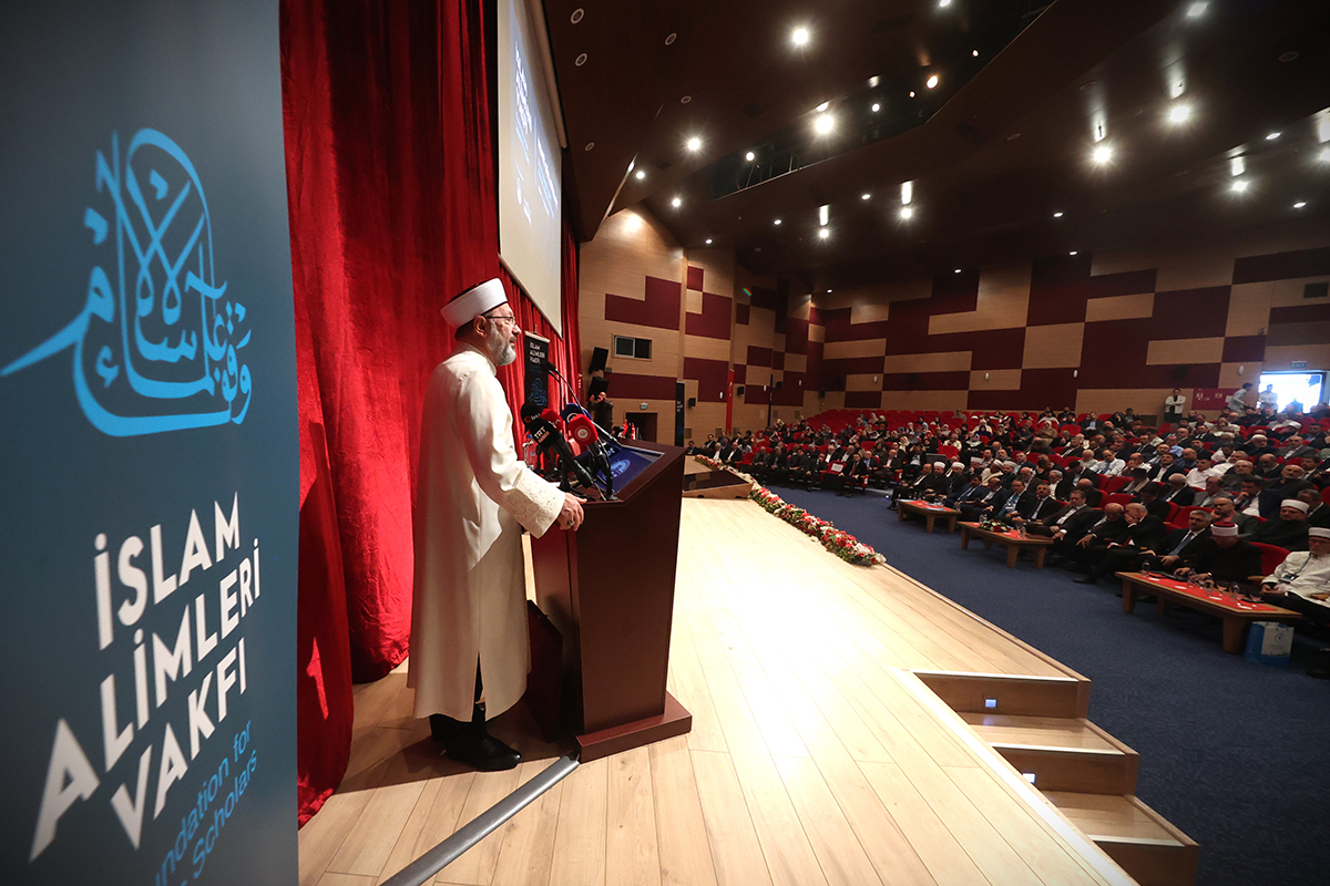 diyanetbasin's tweet photo. Diyanet İşleri Başkanı Prof. Dr. Ali Erbaş, “Kudüs’ün işgalden kurtulması için Müslümanların birlik, beraberlik içerisinde hareket etmesi lazım” @DIBAliErbas 
https://t.co/IH3Uohb98z https://t.co/d28d86Zxir