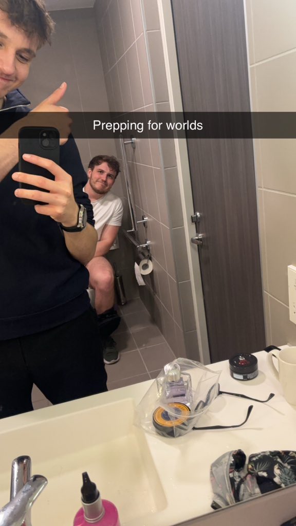 Kindericc's tweet photo. Going to snipe @thebausffs #LeagueOfLegends #lolesports #worlds2024 https://t.co/H75zgvIqtE