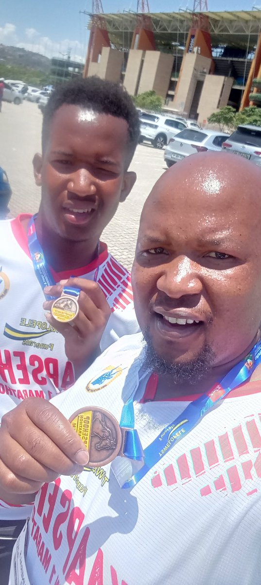 DladlaSimanga's tweet photo. #Kaapsehoopmarathon task completed 💜🏃💜🏃💜 #Father_Son #Best_Friends
#Runningwithsole #FetchYourBody2024 https://t.co/oGJG0vOoBM
