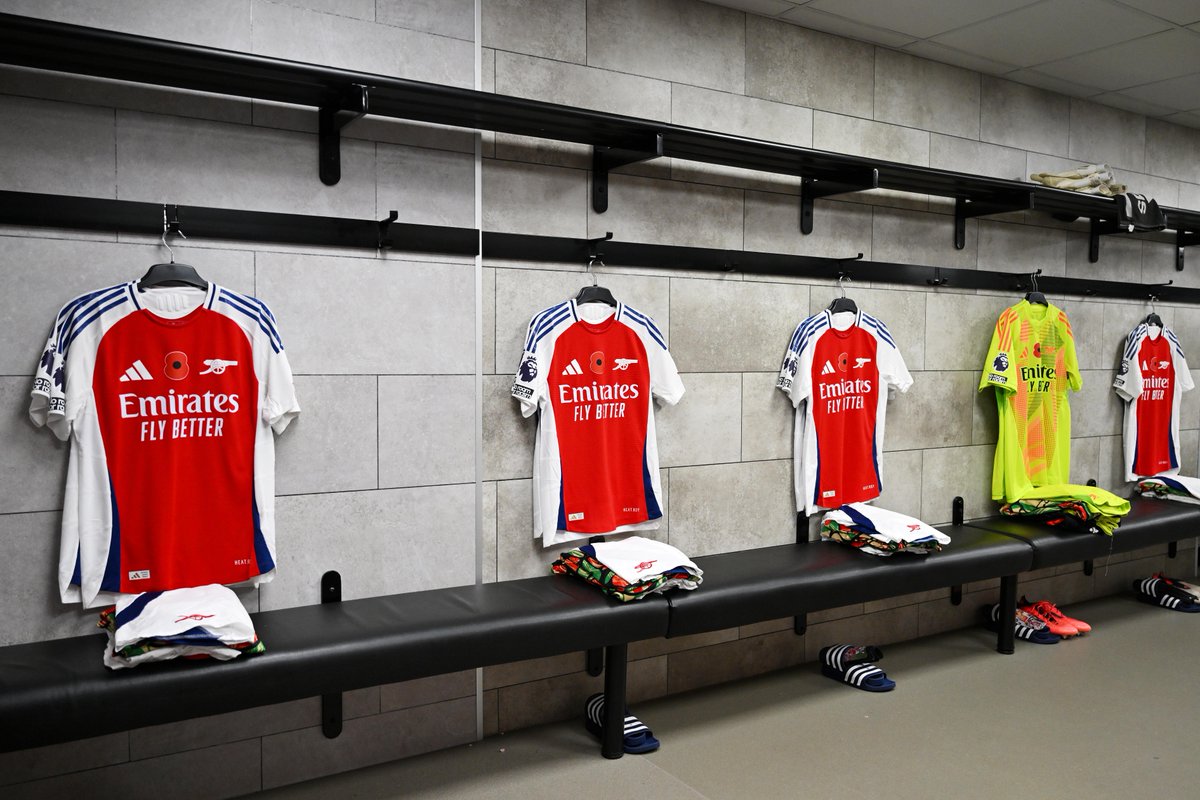 As a mark of respect, our players will wear shirts featuring the poppy  emblem., image size:1200x800