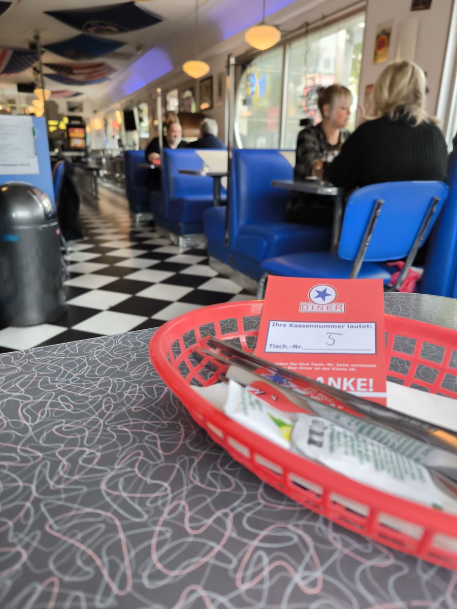 Seit langem mal wieder hier. <a href="/StarDiner/">Star Diner</a> 🌯🥙🥪🍟🥞🍔🍺😍😋