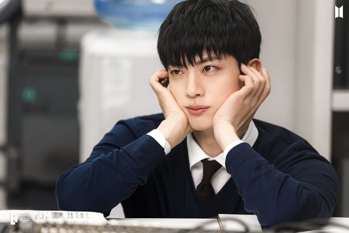 INT1020's tweet photo. 수능 일주일 남은 애기 https://t.co/snKy8HXaO8