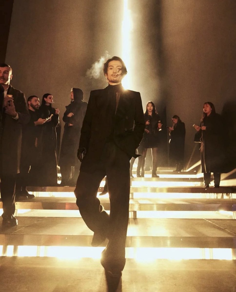 생로랑 엠버서더 츠네타를 잊지마..