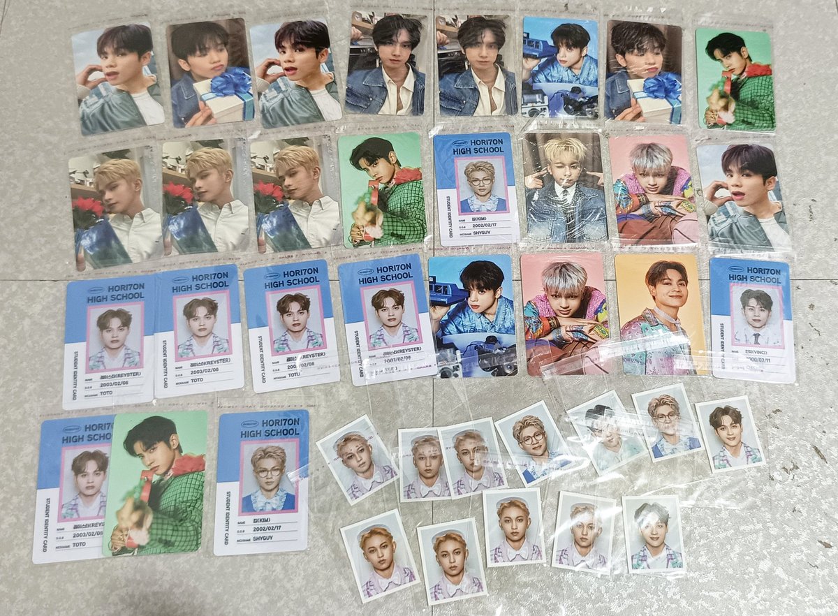 (FREE) extras for grabs. Hanapin nyo lang ako bukas. Walang reserve, paunahan lang.

1:1