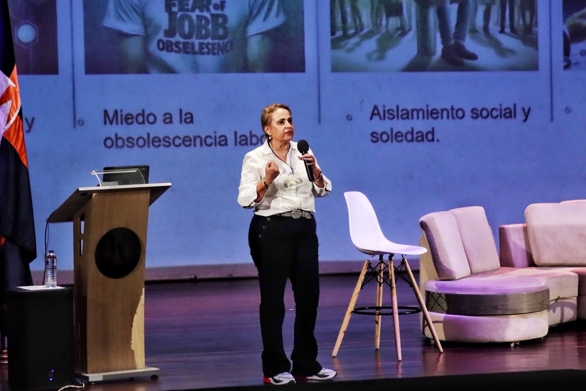 Gobatlantico's tweet photo. 👩🏻‍💻 Con la charla “El algoritmo de la resiliencia: navegando los desafíos de la IA con equilibrio emocional,” nuestra secretaria de @planatlantico, @carangorojas, se sumó al Shark Caribe Summit 2024 en la 📍Universidad del Atlántico. 

Este encuentro, bajo el tema “Salud mental en la era de la inteligencia artificial,” reúne a expertos y actores clave con el fin de ofrecer soluciones efectivas y fortalecer el bienestar de los jóvenes emprendedores del Atlántico. 🌐💡