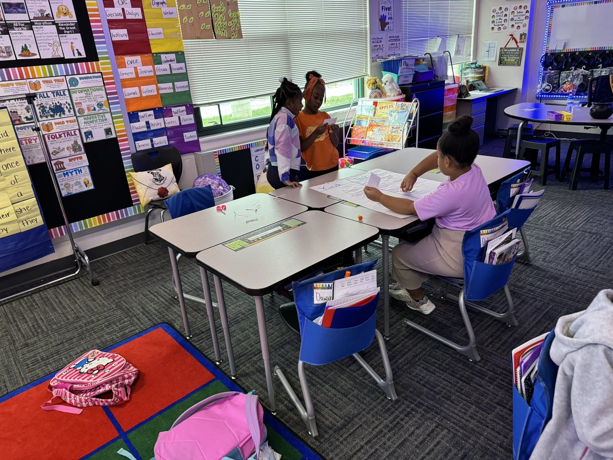 Kindness club working in collaborative groups to sort kind vs unkind words and actions! #bekind <a href="/MrsGuest2019/">Laura Guest</a> <a href="/eastridgeelemen/">eastridge elementary</a>