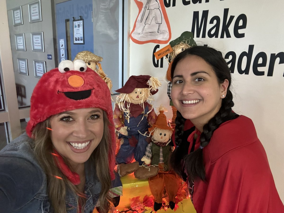 Our Storybook Character Day parade! 
I found some Elmo fans! <a href="/PinecrestSOARS/">PinecrestSOARs</a> <a href="/collierschools/">Collier County Public Schools</a> <a href="/TheLeaderinMe/">The Leader in Me</a>