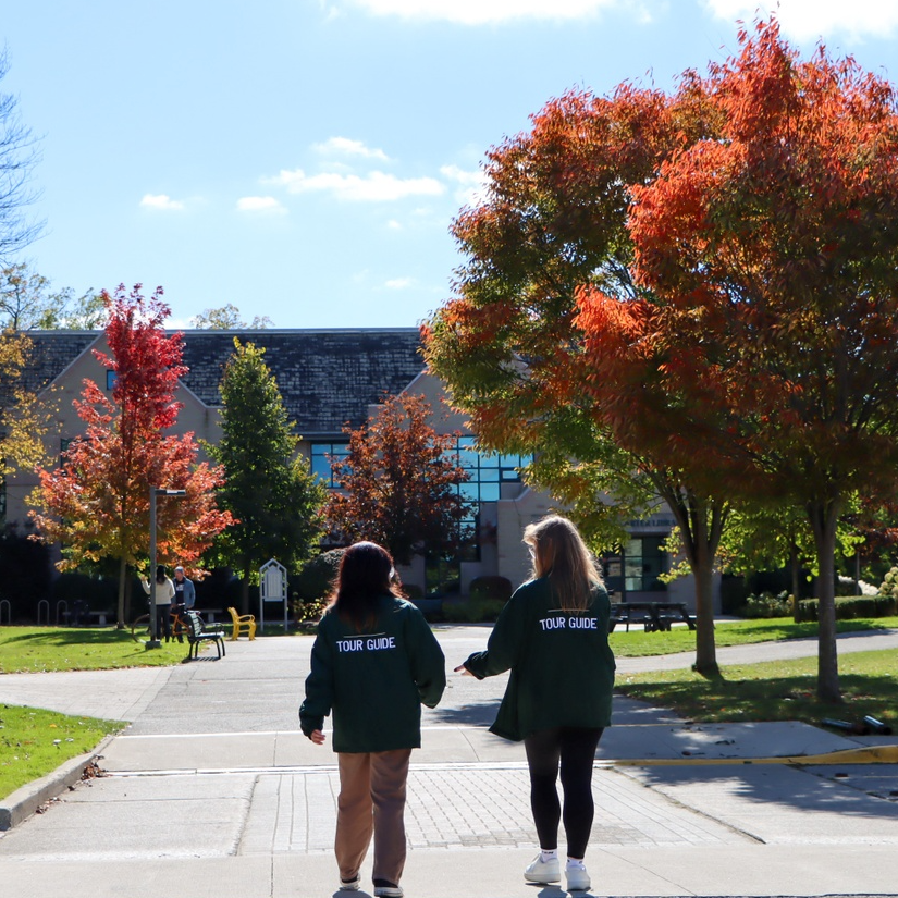 KingsAtWestern's tweet photo. Join us for King's Open House today from 12 to 4 p.m.! Discover our amazing programs, take a campus tour, and chat with our friendly faculty and students.
We can't wait to meet you. 💚
#IGoToKings #BigOnU #SmallCampus #BigExperience https://t.co/TrhBuDPU3m