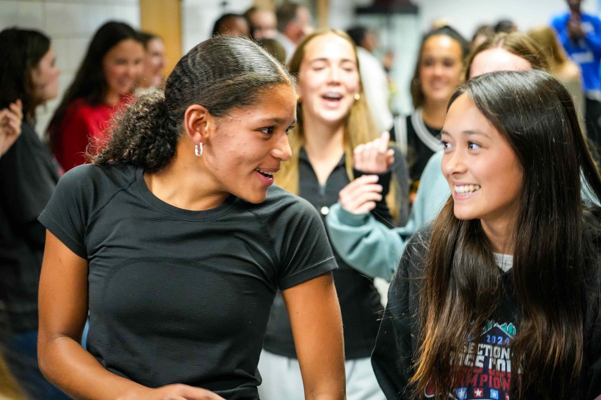 DLSislanders's tweet photo. Rise and shine! Cross Country competes in the MN State XC Meet this morning at the University of Minnesota Les Bolstad Golf Course. The girls team will race at 10:00 AM, followed by the boys team at 10:45 AM. Check out the photos from our state send-off this week.
#IslanderPride https://t.co/gUxbH9sntG