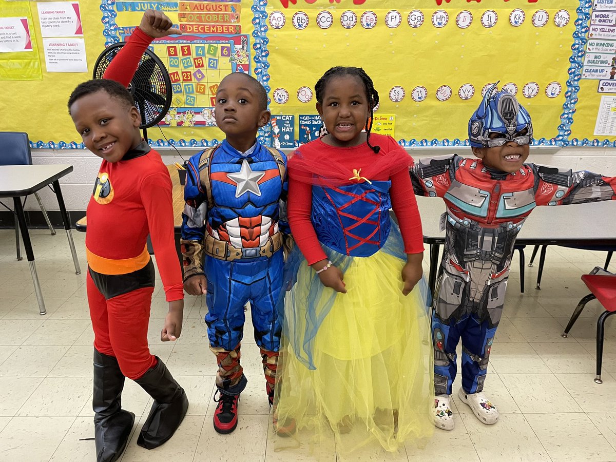 BagleyJTElem's tweet image. Ms. Braswell’s class has one of the best parent volunteers ever. She is so loving, giving, caring and intentional with our Bagley Scholars. Check them out all dressed up and ready for a fun day ahead! 🎉✨ #ClassFun #halloween2024 #parentvolunteer