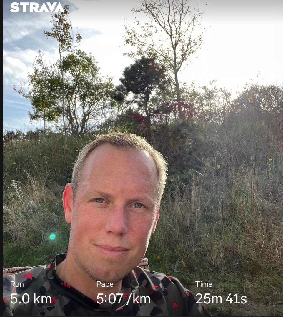 walkandrunning's tweet photo. Lang geleden, geen voetbal dit weekend, dus eindelijk weer eens tijd voor #hardlopen @loopmaatjes @hardloopvriend de patta’s weer uit het vet! #running #zandvoort #beach #health https://t.co/8jrq4U27AW