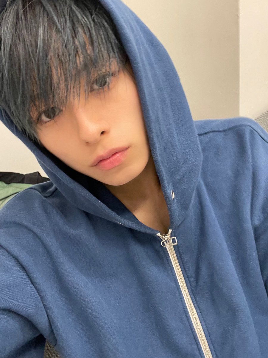 _KID_PHENOMENON's tweet photo. こんばんは🌙
"Unstoppable"
ステッカーお渡し会 in 大阪🐙
ありがとうございました🙏
皆さんに会えて嬉しかったです😌

明日はオンライントーク会ですね📞
沢山話せて嬉しい🫠

そして
″Unstoppable″ Music Video が
300万回再生を突破しました🥹
ありがとうございます🙏

まだまだ一緒に盛り上げていきましょう🫡

https://t.co/Z8mUyKC14m

by 蒼真🐰

#Unstoppable
#川口蒼真
#KIDPHENOMENON #キドフェノ