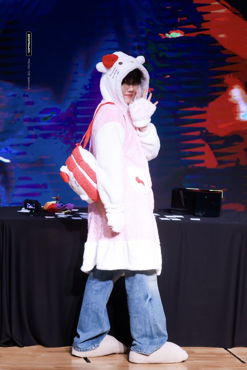 brightalways56's tweet photo. 241102 예쁘땅💖 #BAEKHYUN #백현 #ベッキョン @B_hundred_Hyun https://t.co/tNYpMP9Arq
