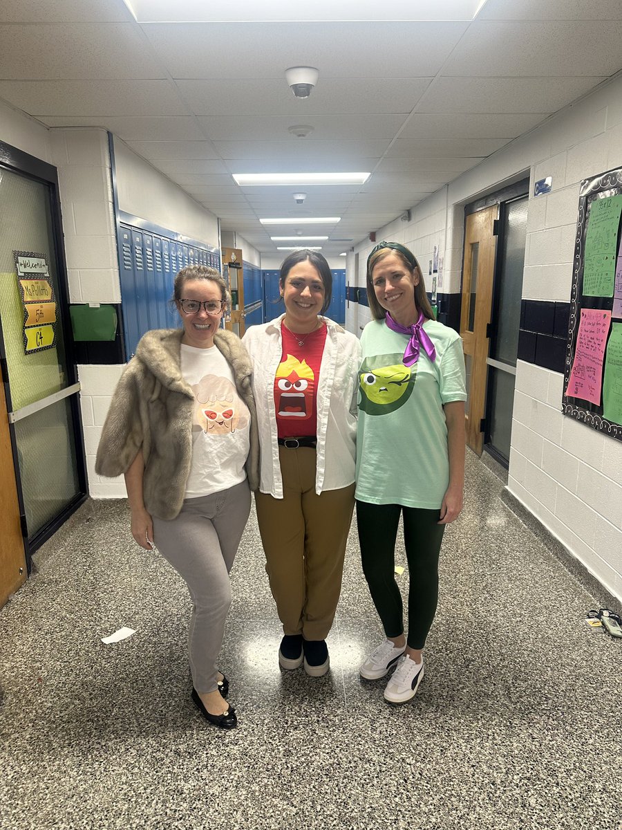 MrsRayside's tweet photo. Happy Halloween from the 5th grade!! https://t.co/eAYmyCPVbF