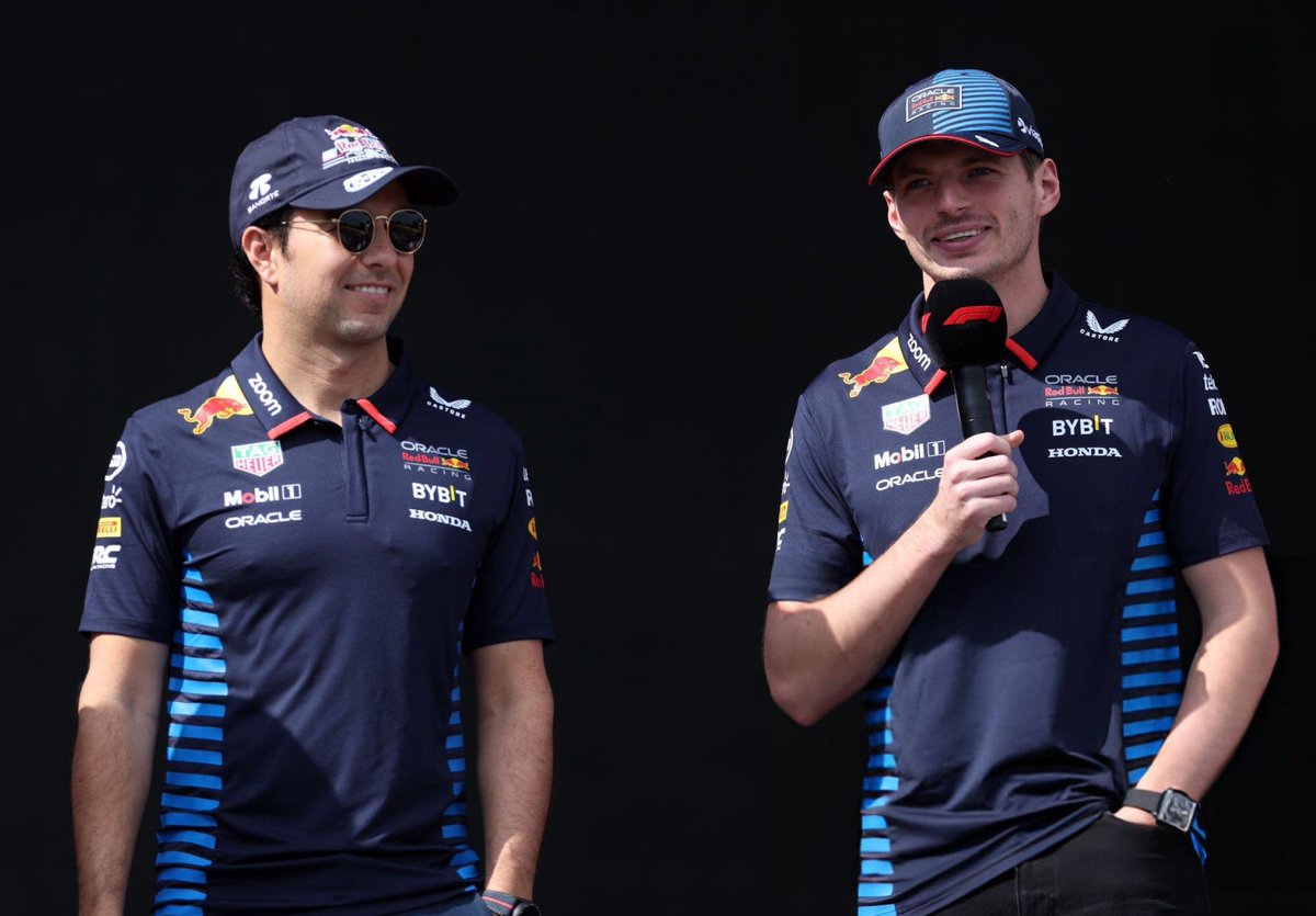 ma_fe79's tweet photo. Checo and Max at the fan stage 🤍💛

#BrazilGP https://t.co/bXhJsgRzIp