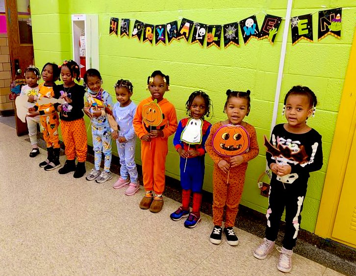 BagleyJTElem's tweet image. Mrs. Halliburton’s class is all dressed up in their costumes and ready for a fun day ahead! 🎉✨ #ClassFun #halloween2024