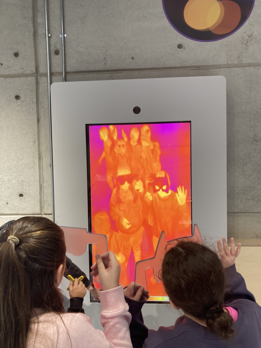 StAmbroseSci's tweet image. Am awesome trip to @gsc1 with some S1 and S2 and their parents/carers yesterday. Learning about the solar system and our place in it and the impact of climate change. #Family #Ambees #STEM #Memories #LearinginFaithHopeLove #BestDayEver #Space #ClimateActionNow