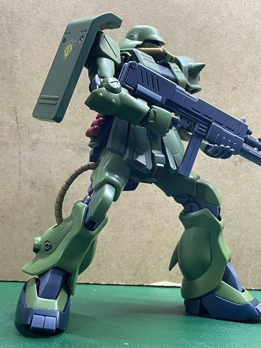 pierot70's tweet photo. 戦場のレクイエム版を組み立てる前にこちらを
バーニィには悪いけど頭はこっちが好みw
古めのキットだけど成型色にチョイ塗りでまだまだイケると思う。いつもの様にモノアイはレジンで立体的に
#ザクⅱfz #パチ組みガンプラ #チョイ塗り #成型色仕上げ #ガンプラ #gunpla #ms06fz https://t.co/1F0GnjI2mf