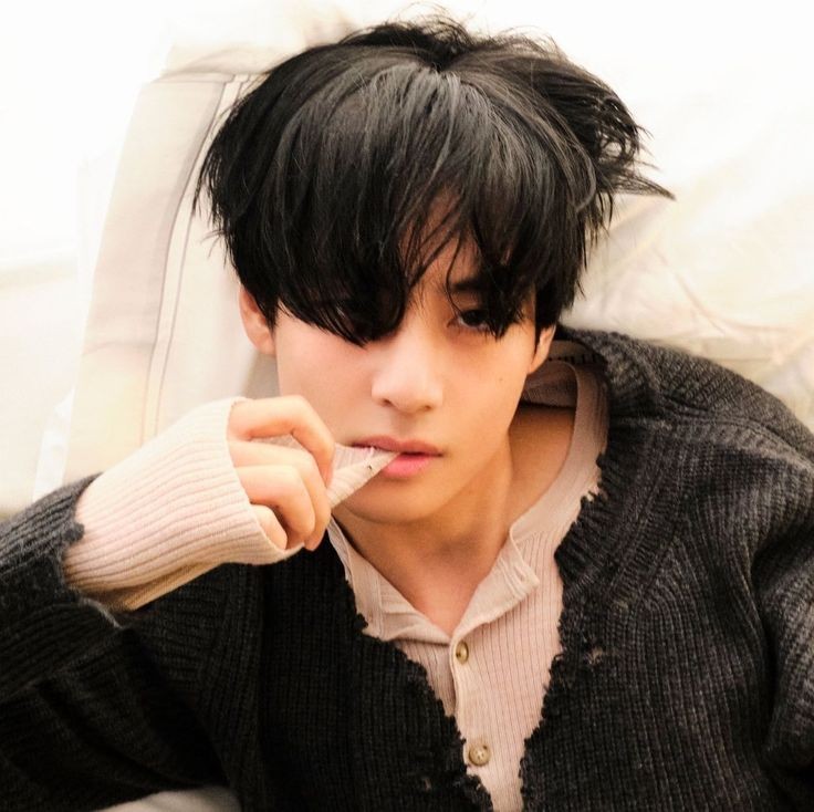 bladebell_kpop's tweet photo. TOP 5 SOLD OUT K-POP IDOLS-
1. KIM TAEHYUNG
2. JEON JUNGKOOK
3. LISA MANOBAN
4. PARK JIMIN
5. KIM JENNIE https://t.co/WM8lmSViw2