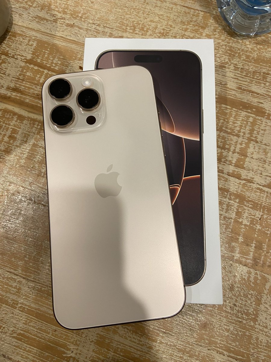 _aka_hito's tweet photo. @convomf ip 16 promax 1tb. pas beli ini deg2an setengah mampus🤣 https://t.co/hY9OE5FGm7