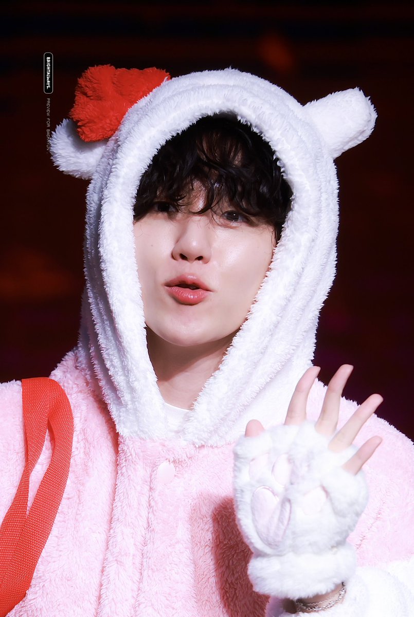 너무너무 예쁜 아기다><