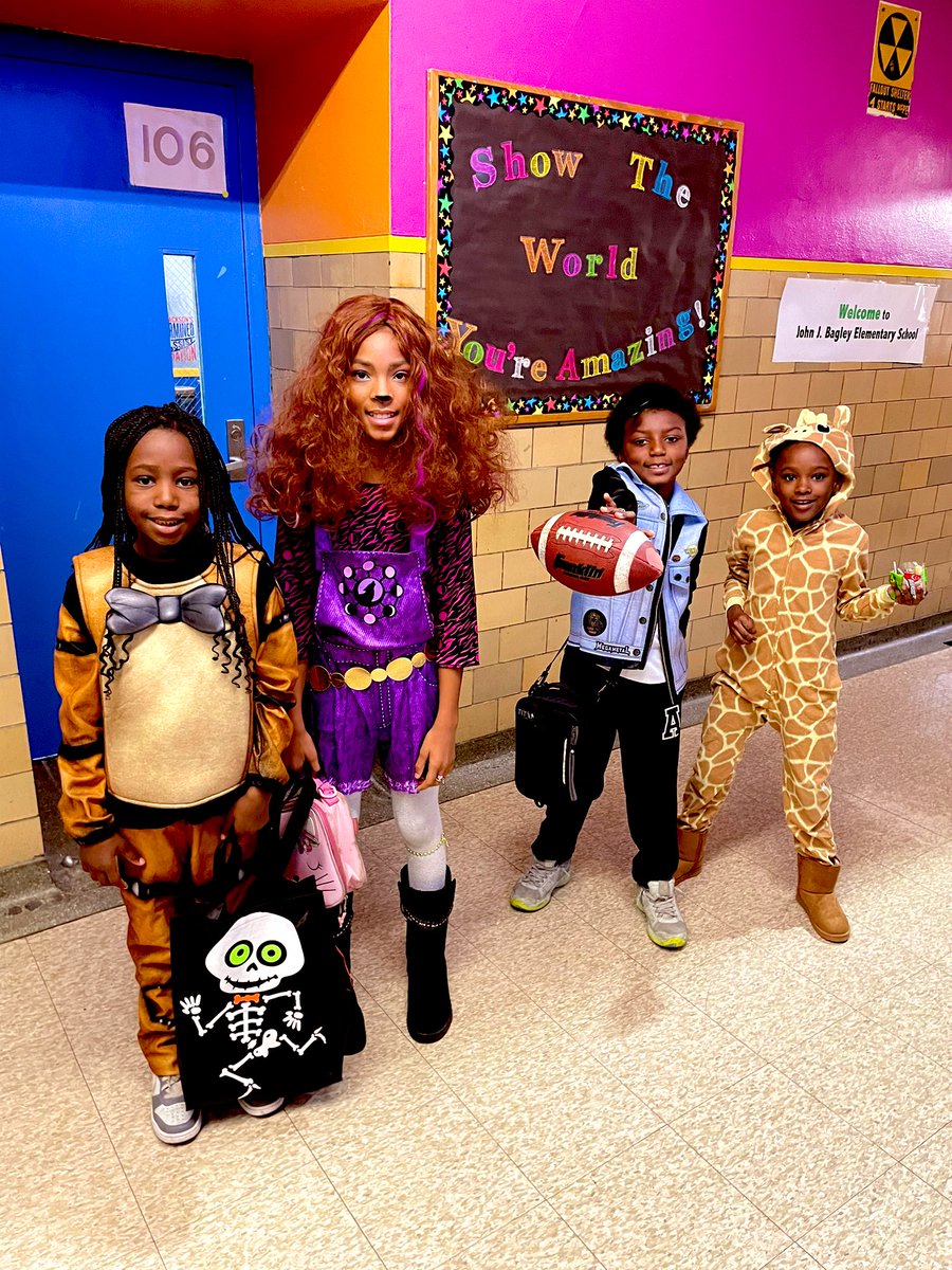 BagleyJTElem's tweet image. Ms. McMurray and her class are all dressed up in their costumes and ready for a fun day ahead! 🎉✨ #ClassFun #halloween2024