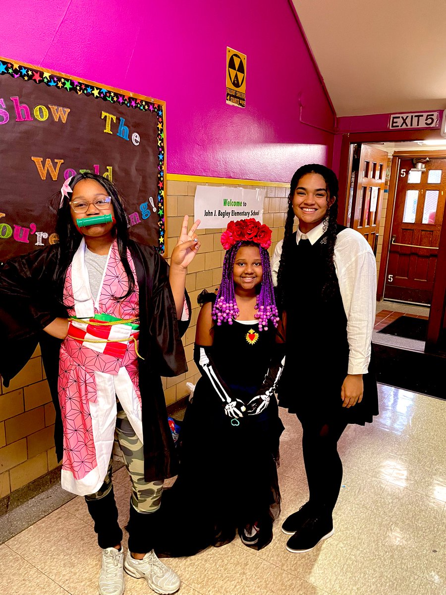 BagleyJTElem's tweet image. Ms. McMurray and her class are all dressed up in their costumes and ready for a fun day ahead! 🎉✨ #ClassFun #halloween2024
