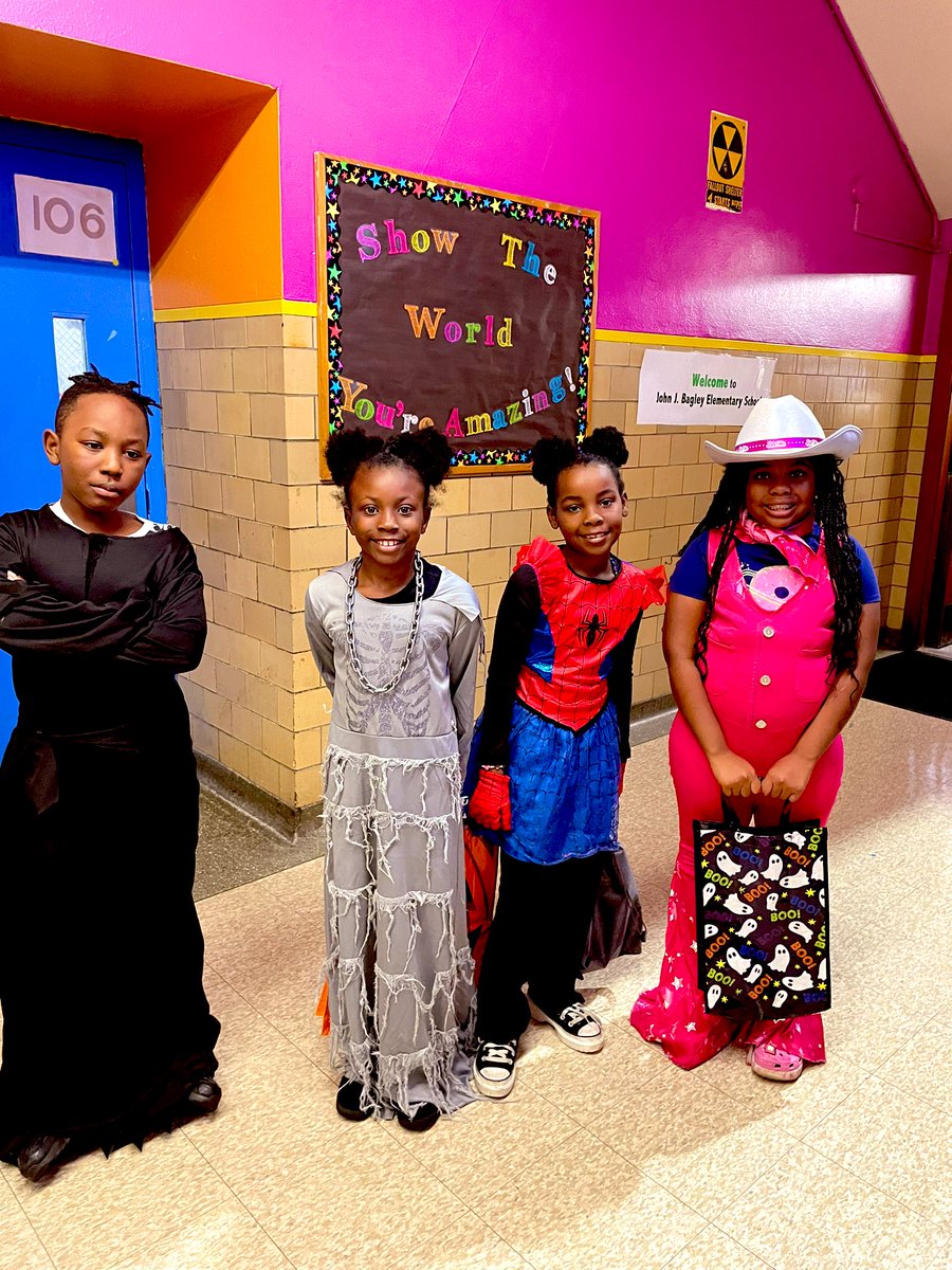 BagleyJTElem's tweet image. Ms. McMurray and her class are all dressed up in their costumes and ready for a fun day ahead! 🎉✨ #ClassFun #halloween2024