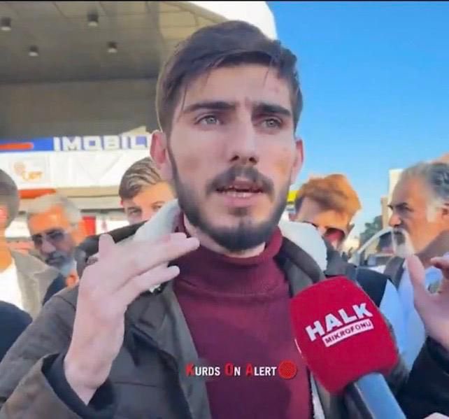 selendemircim's tweet photo. 🇹🇷 DEVLET HEP 18 YAŞINDA!
Bir sokak röportajında terör örgütü PKK propagandası yaptığı tespit edilen ve mahkemeye çıkarılan provokatör Ali Çeven TUTUKLANDI. https://t.co/fGmnaxJZKm