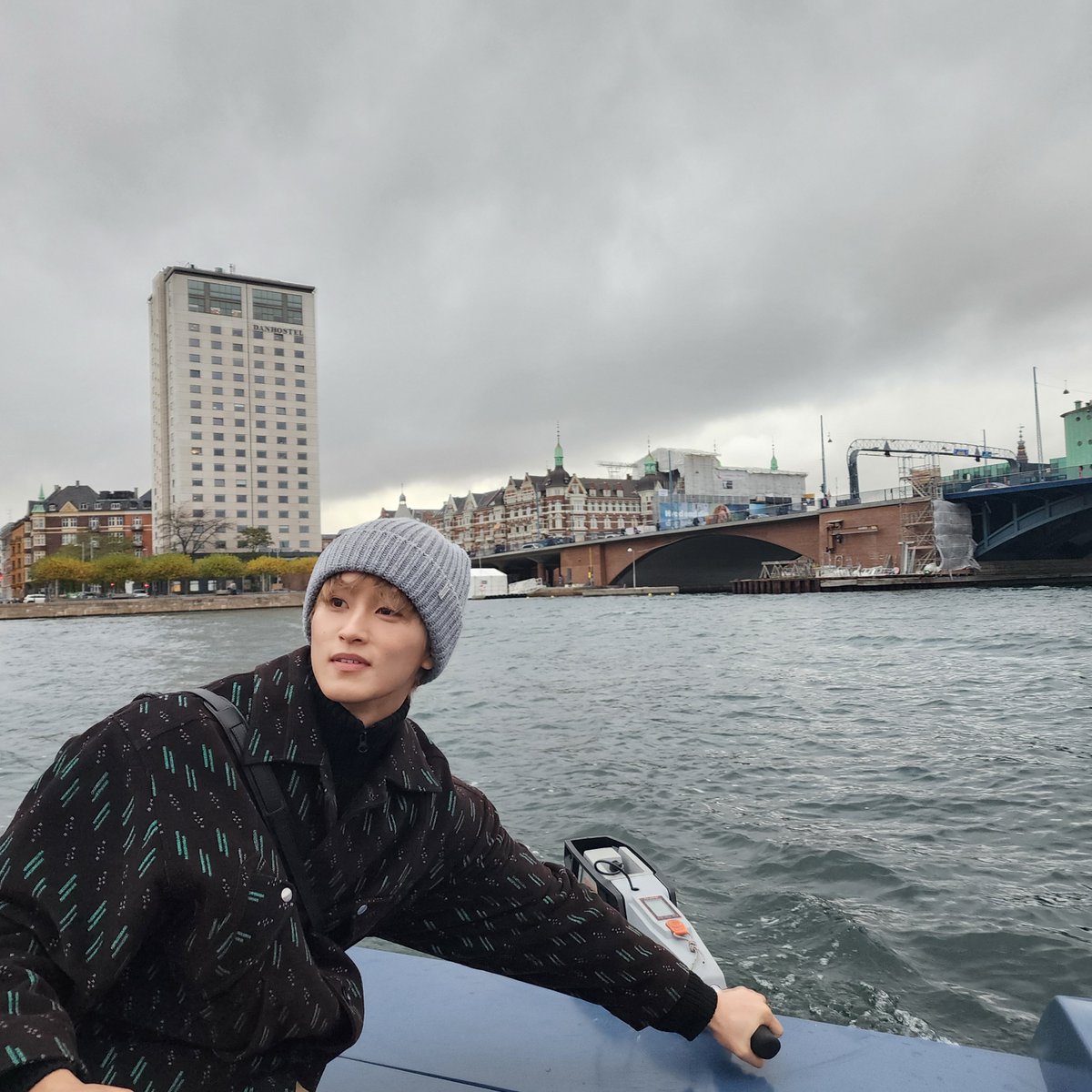 LOOKSMKL's tweet photo. mark lee📸 https://t.co/AVia72r56Z