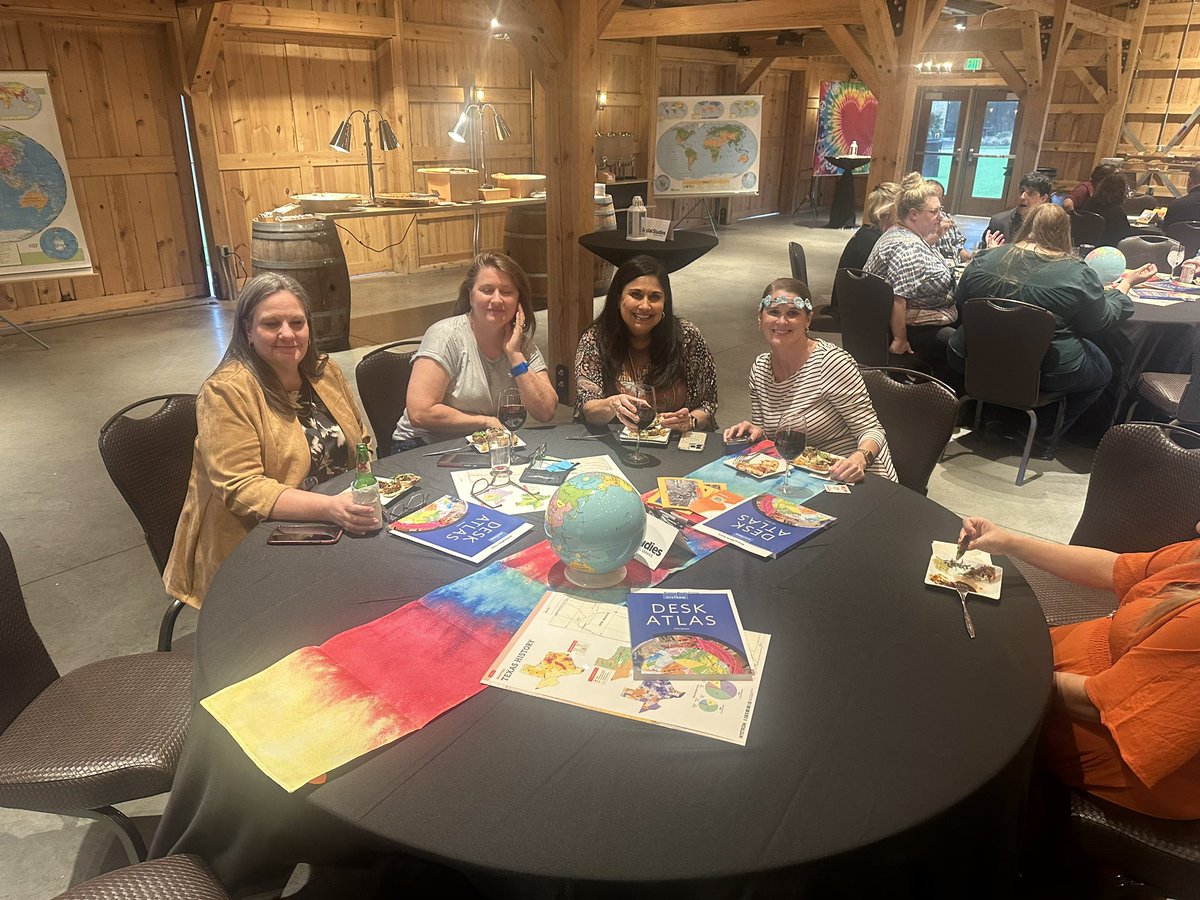 Jasonih's tweet image. #txcss2024 @SocialStudiesSS Peace Love and History!