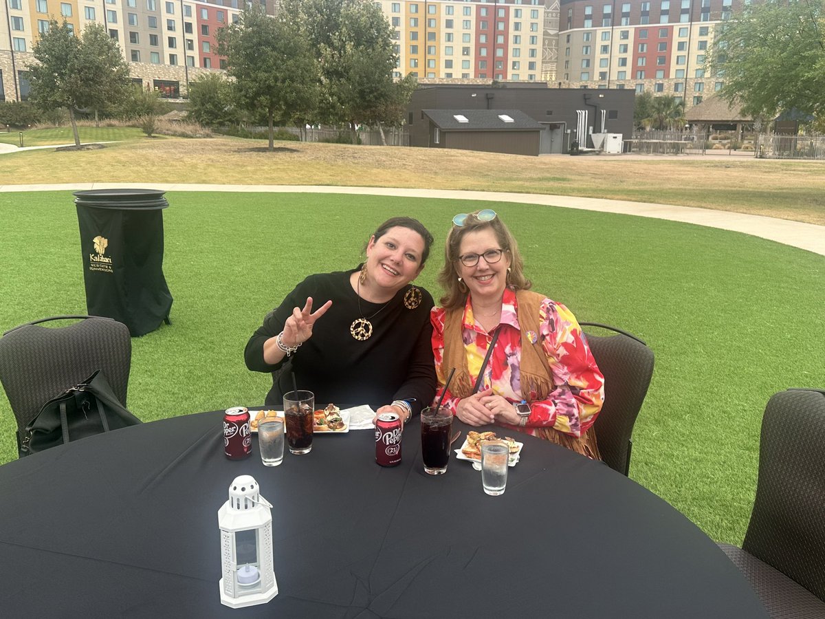 Jasonih's tweet image. #txcss2024 @SocialStudiesSS Peace Love and History!