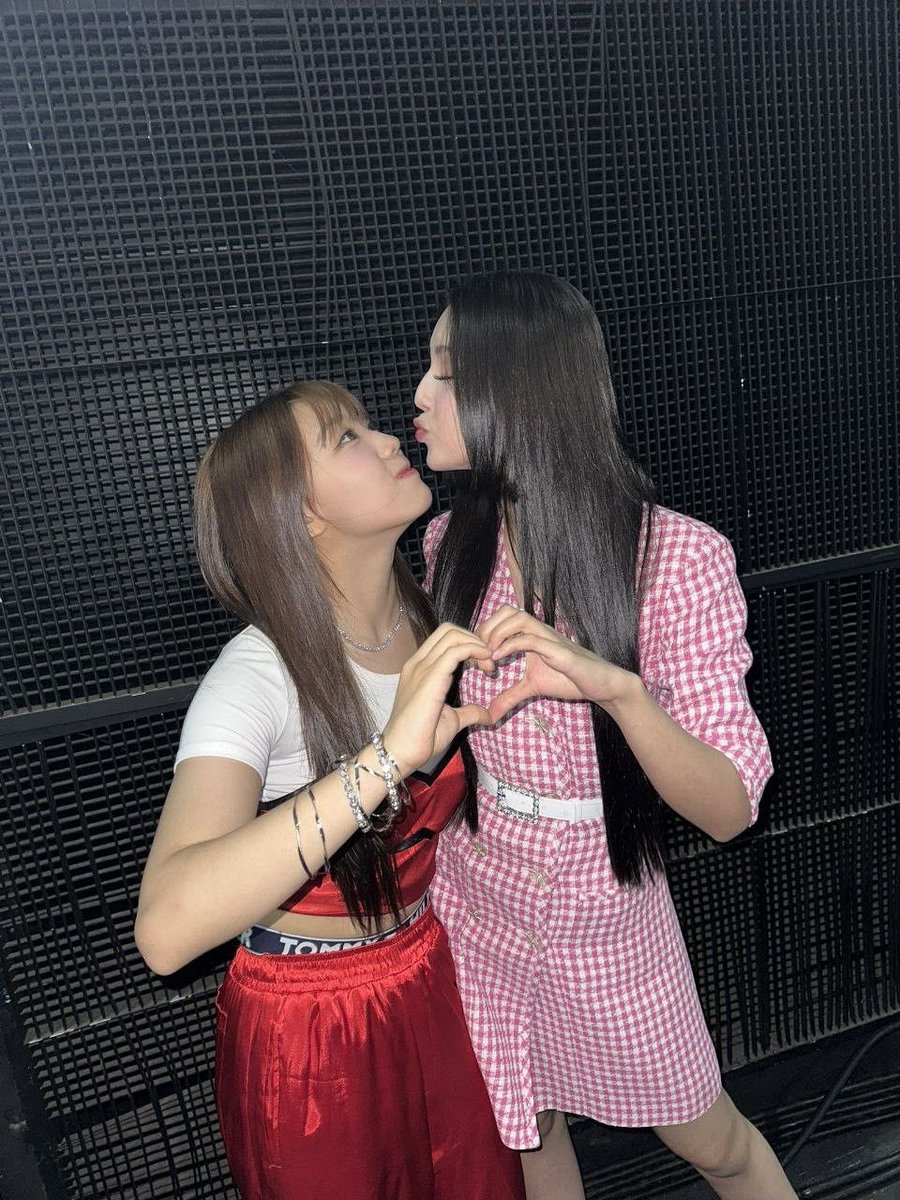 Lapillus_twt's tweet image. Today’s Birthday Girl! HBD my baby💙✨

Yep! The first pic is my fave pic of hers… she’s growing up too fast. Please slow it down peeps🥹

#Lapillus #라필루스 #Chanty #샨티