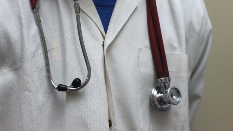 info_Paris_IDF's tweet image. 🔴 FLASH - #IledeFrance : L’épidémie de #bronchiolite touche la région.

👉 Chaque #année, au moment de l’automne et de l’hiver, la bronchiolite frappe de nombreux bébés. (Le Monde) #Infection