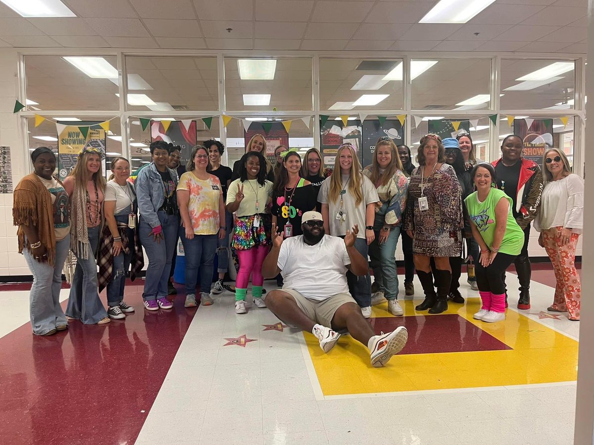 Love a theme week! #RedRibbonWeek ❤️ <a href="/OES_HCS/">Ola Elementary</a>