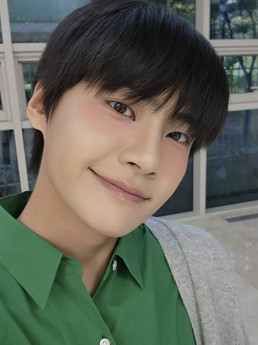 LJH_official's tweet photo. [📸]

한계가 없는 모든 가능성을 보여준
단장님과 함께 심장도 터지고, 
도파민 터지는 SNL을 함께 즐겨준 
브이단 고마워요💙 

#이진혁 #LEEJINHYUK #SNL https://t.co/x3MuDHyXTe